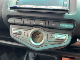エアコンは標準でオートエアコンになります。温度を設定すれば車両側が自動で調整してくれます。エアコンの効きもいいので暑い夏でも快適にお乗り頂けます。