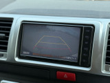 パノラミックビューではないけどバックモニターも!正直なくてもハイエースは車間の感覚が取りやすいから大丈夫なんですが、暗い場所とかギリギリで停めたい場合にはいいですね!