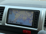 装備も見ていきましょう。この車は装備が!普通です。価格がお求めやすい理由のひとつでもありますが、ただ基本的なのはそろってますよ!まずはトヨタ純正ナビゲーションに、