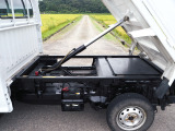 ダンプの下部分の綺麗なメインフレームと下回りの画像です・お車は1台限りです。メールやチャット等予約は受け付けていませんので09046440671迄、お電話にてご予約下さい