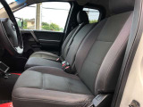 運転席ベンチシートの状態も多少の使用感はございますが綺麗な状態です。