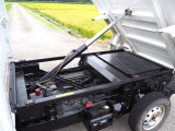ダンプの下部分の綺麗なメインフレームと下回りの画像です・お車は1台限りです。メールやチャット等予約は受け付けていませんので09046440671迄、お電話にてご予約下さい