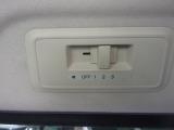 後席用空調コントローラー。