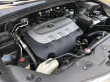 3.7リッター V6エンジンで、組み合わされるトランスミッションはシーケンシャルスポーツシフトモード付き6速AT!爽快な走りと低燃費を両立しています。
