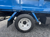 右側後方タイヤ:山あります。★★県外への納車実績多数★★ 県外へお届けしています!!配送費用につきましても比較的お手頃価格でご提供できているかと存じます。まずはお気軽にご相談いただけますと幸いです。