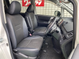 フロントシートは使用感はありますが当店は全車クリーニングを実施しておりますので、とても綺麗な状態です!車内は広々としていて、ゆったりとした8人乗りです!お出かけにも大活躍!