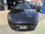 ブラックパック装着車。ブラックアウトされたエクステリアパーツが精悍なフロントフェイスをさらに引き締めます