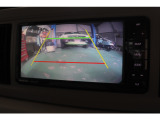 シフトをリバースに入れると、後方の様子を映してくれます!バックや駐車の際にすごく便利です☆