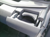 運転席側ドリンクホルダー☆取りやすい位置にあるので使い勝手がいいですよ!