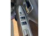 運転席ドアのパワーウインドウスイッチまわりです。