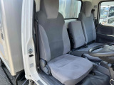 車内シート、目立つ破れなく綺麗です!