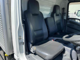 車内シート、一部切れございますが、大きな破れやへタリはございません!