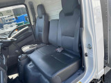 車内3人乗り仕様!