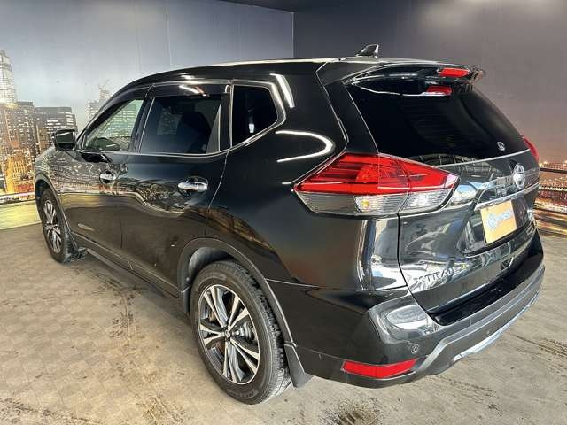 日産 エクストレイル 2.0 20X (禁煙車)(後期型)(純正ナビ)(アラウンド