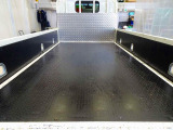 荷台内寸:302&times;161&times;38 三方開 左右セイコーラック ロープ穴3対 鳥居荷受けアルミ縞鋼板張り アーム式PG 600kg付
