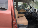 肘掛シート付きです。(支払総額15.8万円・圏内に限り・4WD)