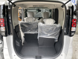 後部座席を前にスライドさせるとさらに荷室が広くなります!お問い合わせはTEL06-6430-1230 E-mail cars_genesis2007@yahoo.co.jpまで!!☆