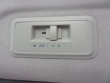 後席用空調コントローラー。