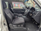 運転席の状態も良好です。若干の使用感はございますが、中古車として見た場合はダメージは少ない一台です。