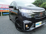 ☆HIDヘッドランプ・フォグランプを装備。