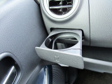 ★助手席側カップホルダー。運転席側にもございます。