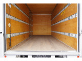 中古車に保証を付ける事は自信のある車両を仕入れ販売する事、 粗悪なエンジン・ミッションの車両を販売しない事、 整備点検をしっかりする事です。 当店とお客様の信用!