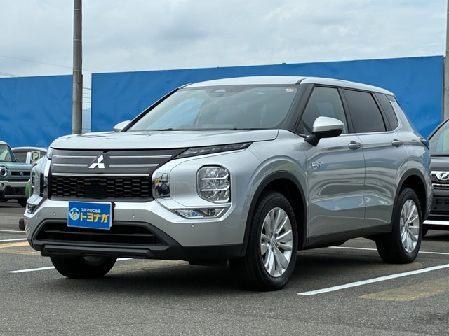 アウトランダー PHEV 2.4 M 4WD 雹凹