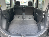 フラットになります。かなり荷物が積めます。