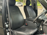 運転席も同様にきれいでいい感じですね!乗るとき毎回開けて目につく場所だからこれだけきれいだと嬉しいですよね!