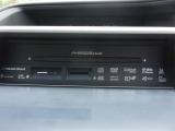 CD,DVD,SDカードスロットル。