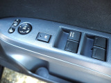 運転席ドアにある電動収納ミラーのスイッチと全窓のパワーウインドウとドアロック&窓ロックのスイッチです。お車は1台限りで気になりましたら09046440671迄、商談のご予約下さい