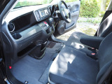 足元ゆったりした明るく広々とした室内です。運転も楽で快適装備です。荒れのない室内ですから快適にお使い頂けます。お車は1台限りで気になりましたら09046440671迄、商談のご予約下さい
