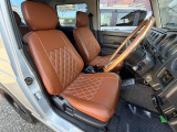 在庫車両はオークションでの仕入れやお客様から買取や下取りした車両になります。機関系、修復歴、外装や内装の状態などを明確にご説明いたします。