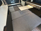 ダイネットも簡単にベッド展開可能です!寸法は185cm&times;105cmとなっております!