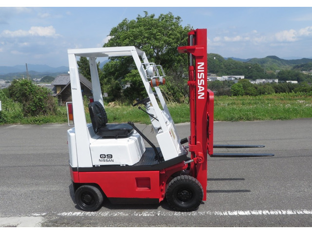 日産フォークリフト エンジン式 900kg/NASH01/3m/ガソリン