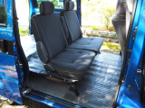 特別仕様車にしかない装備がたくさん♪シートは専用のブラックシートを装着し、イエローのステッチがあります。箱バンらしくないスポーティーなデザインですね♪
