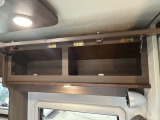 上部収納棚もございます!