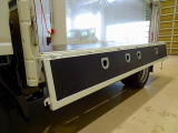 荷台内寸:352&times;180&times;38 三方開 ロープ穴4対 リアアオリチェーン2個 前立て荷受け板二重張り