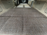 ダイネットも簡単にベッド展開が可能です!寸法は276cm&times;102cmとなっております!