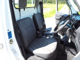 軽トラとしては綺麗な運転席、助手席と室内です。 室内は大きな荒れのない綺麗な状態です。是非一度お車をご覧下さい。お車は1台限りで気になりましたら、09046440671迄、ご予約下さい