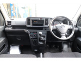 禁煙車ですのでタバコのニオイ、ヤニ汚れはありません。