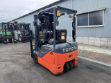 トヨタL&F 電動フォークリフト 20012