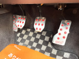 ☆安心した踏み応え、グリップのSTIペダル☆