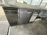 標準装備:ホシザキ製1200mm幅コールドテーブル(冷蔵機能のみ)です。