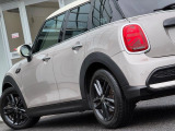 雨天の際も併設している整備工場内にてお車を見て頂けます!事前にご来店ご予約をよろしくお願い致します!TEL:0575-308994