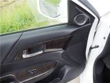 運転席と助手席ドアに付いている高音を再生するためのツィーター スピーカーで高音域をクリアに再生してくれます。お車は1台限りですので商談予約は09046440671迄必ずお電話にてご予約下さい