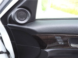 運転席と助手席ドアに付いている高音を再生するためのツィーター スピーカーで高音域をクリアに再生してくれます。お車は1台限りですので商談予約は09046440671迄必ずお電話にてご予約下さい