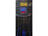 夜間の運転席と助手席の間のシフト部分になります。マルチインフォディスプレイはとても照明が綺麗で高級感が漂います・お車は1台限りですので商談予約は09046440671迄必ずお電話にてご予約下さい