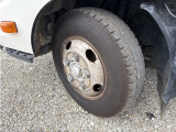 ラジアルタイヤ:195/85R16 車検に通る範囲の溝残りです!