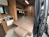 ダイネットも簡単にベッド展開が可能です!補助マット付きで寸法は190cm&times;102cmとなっております!